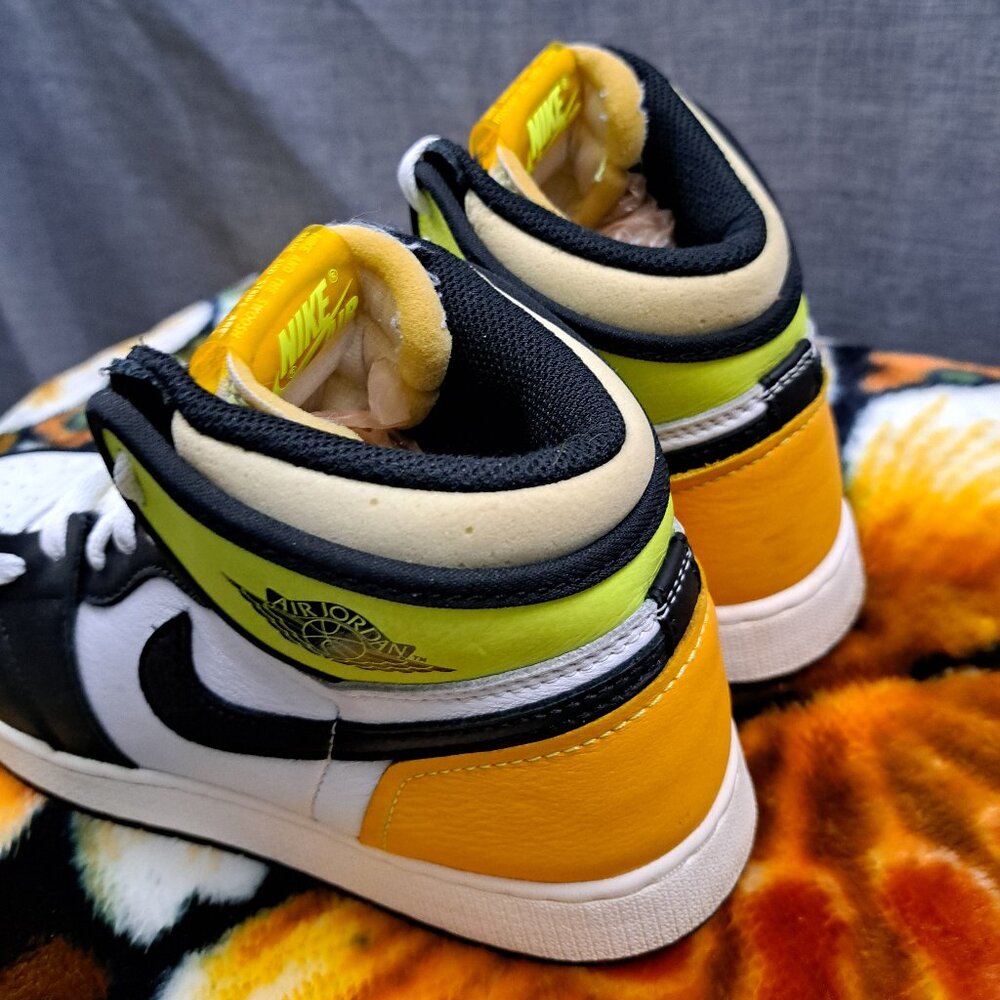 %Air Jordan 1 Retro High White Volt Size GS 6Y / 7.5 Women AJ24 - Picture 5 of 12